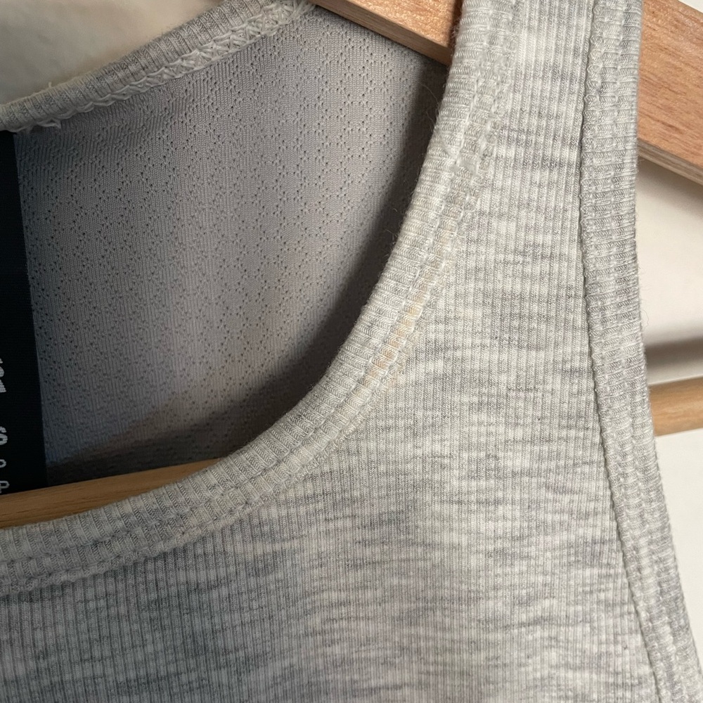 Vuori Pose Plyo Tank in White Heather Gray - Picture 4 of 4